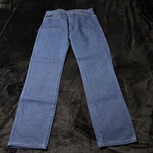 Men’s Wrangler Jeans Size 35x36 Straight Leg 100% Cotton Med Wash